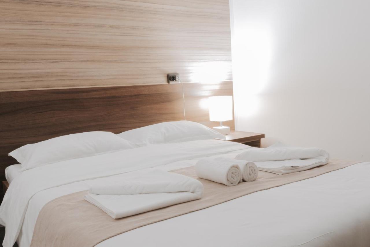 Hotel Apollo Central Sibiu Esterno foto